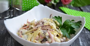 Листковий салат з солоними грибами Салат солоні гриби картопля цибуля